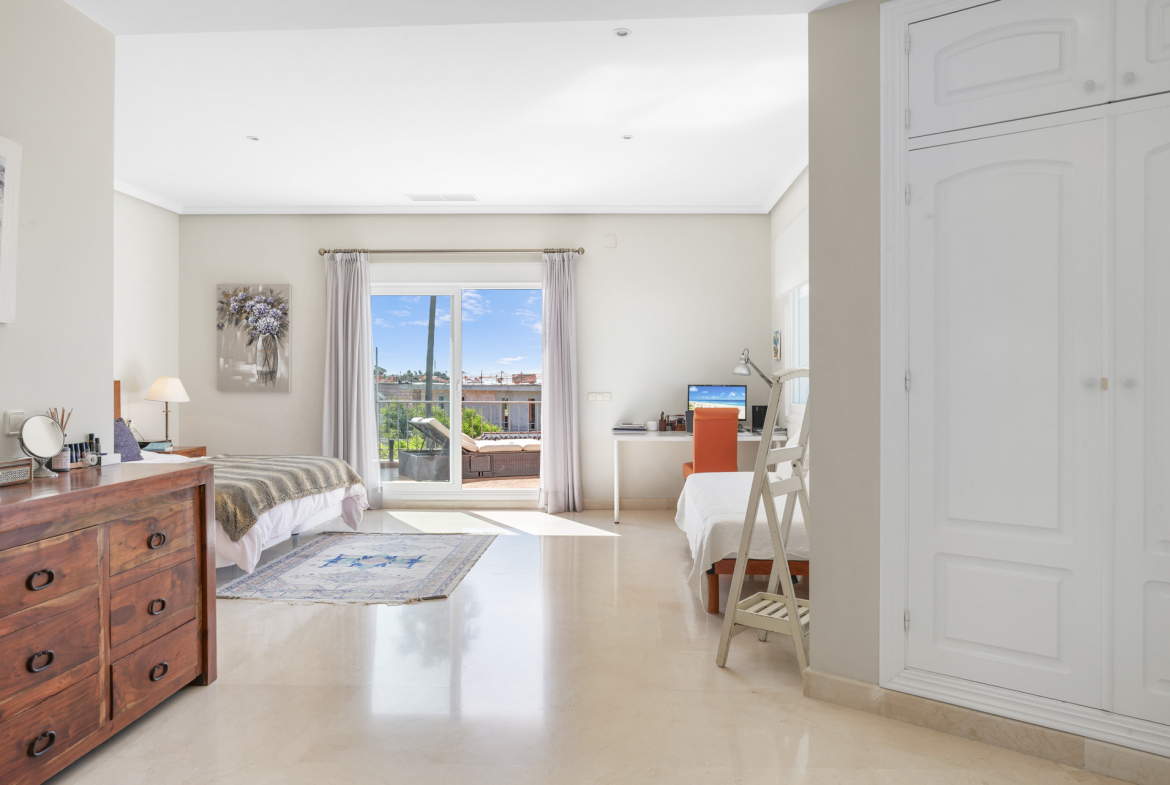 El Paraiso Alto Benahavis villa 6 Bedrooms