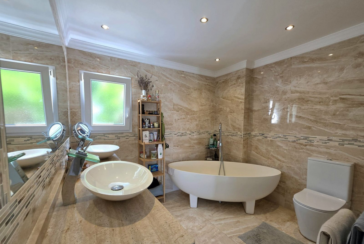 Elviria Marbella villa 5 Bedrooms
