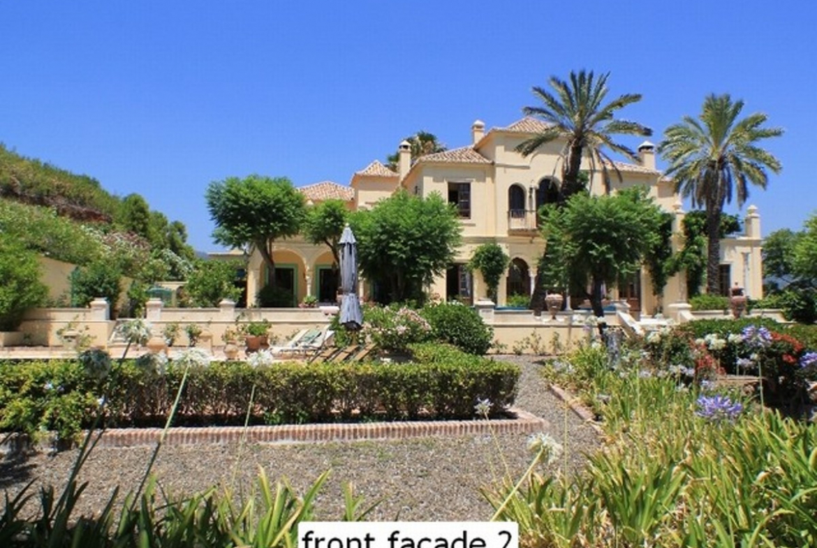 Marbella villa 8 Bedrooms