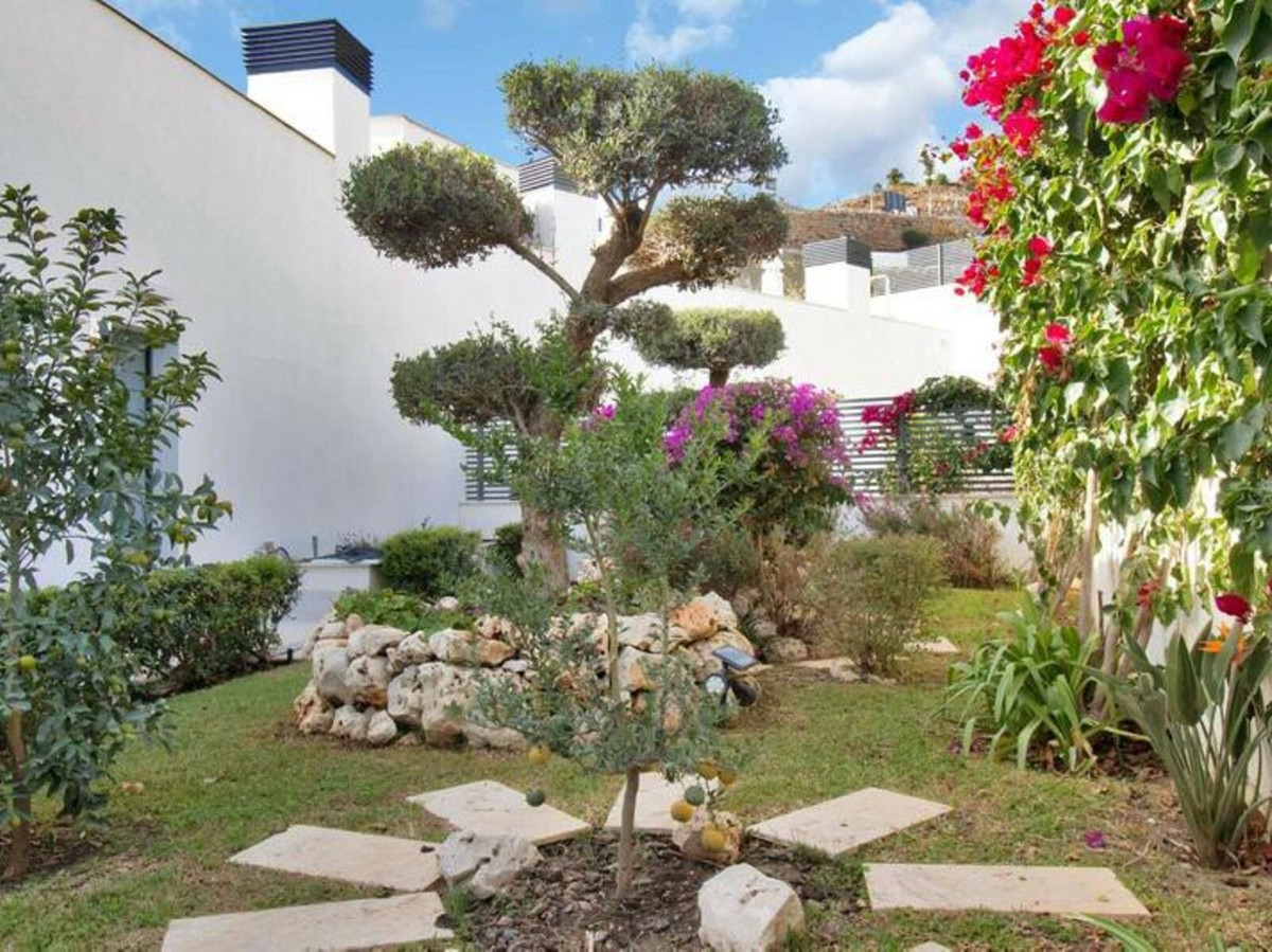 luxo-estate-15 La Quinta Benahavis penthouse 3 Bedrooms