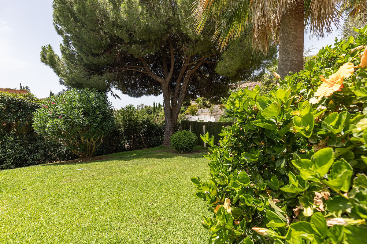 Las Chapas Marbella villa 4 Bedrooms