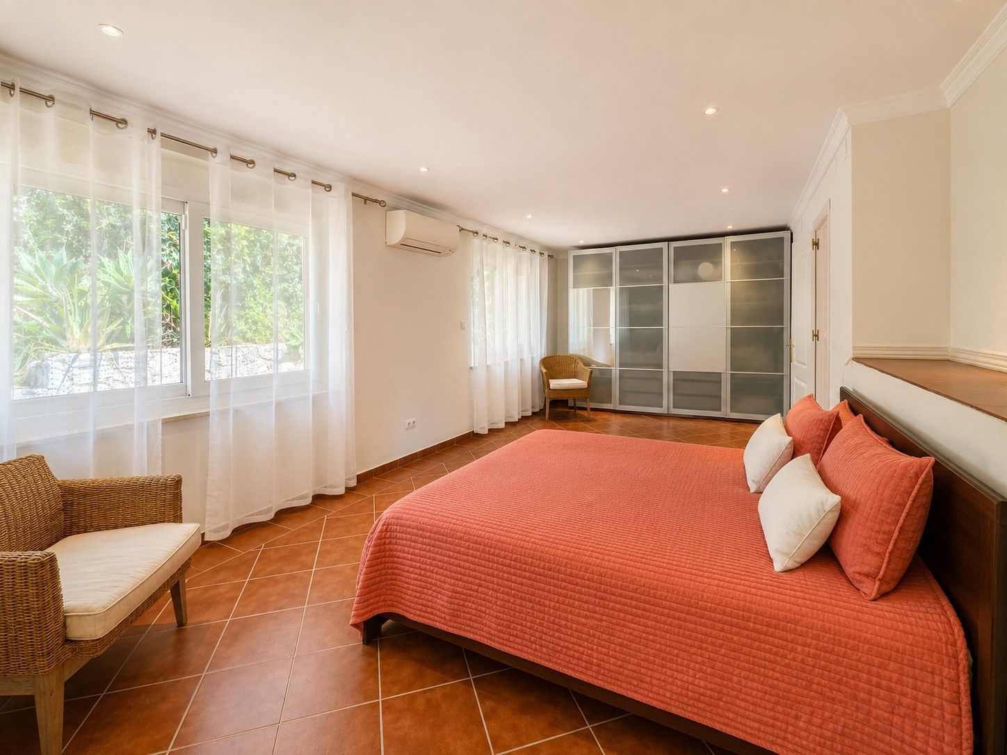 Cabopino Marbella villa 4 Bedrooms