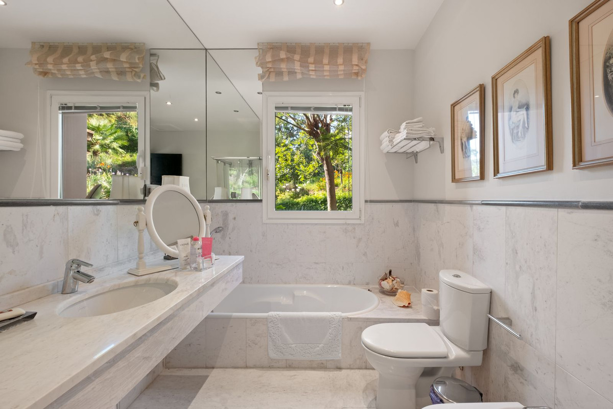 La Mairena Marbella villa 5 Bedrooms