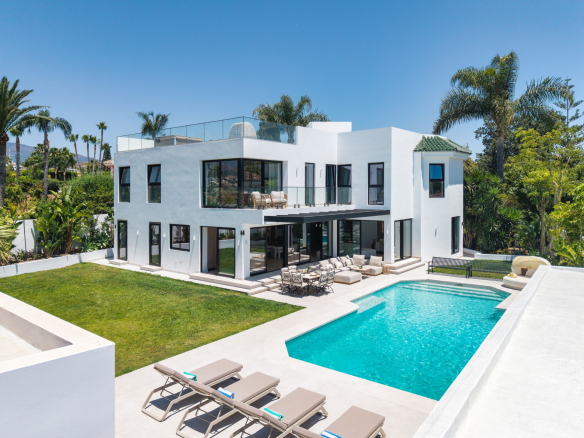 Estepona villa 6 Bedrooms