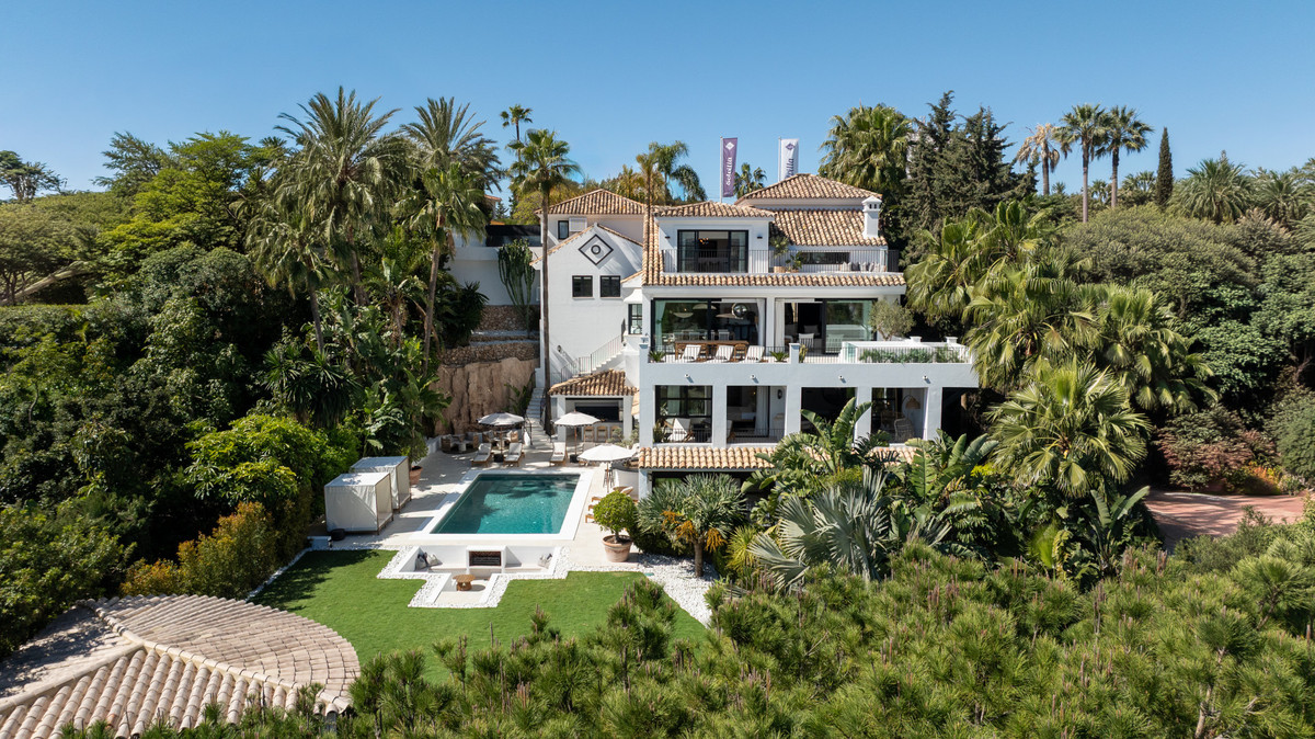 Nueva Andalucia Marbella villa 6 Bedrooms