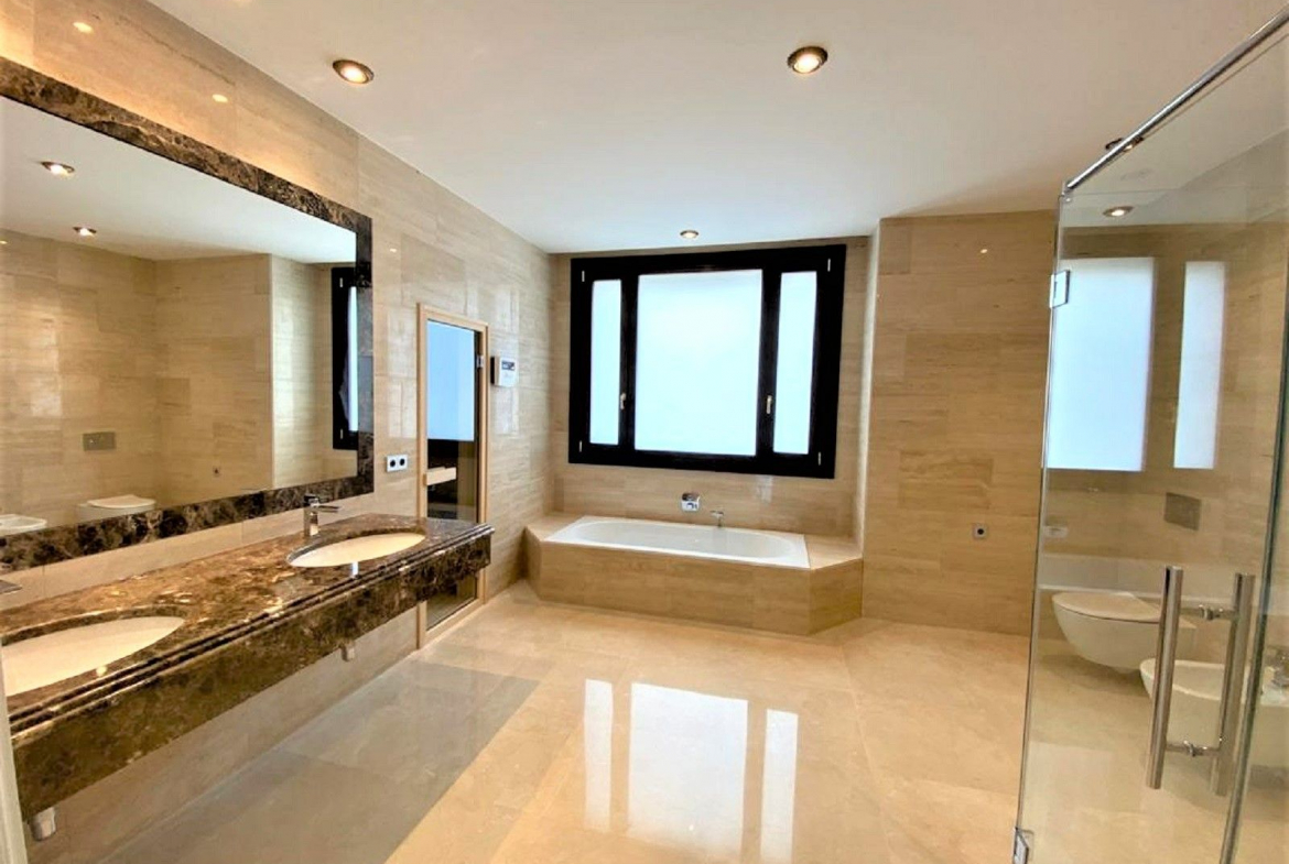 Estepona villa 6 Bedrooms
