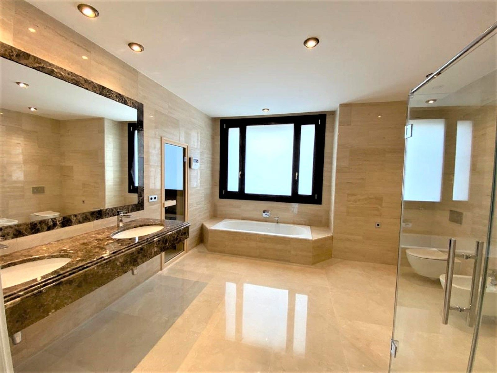 luxo-estate-16 Estepona villa 6 Bedrooms