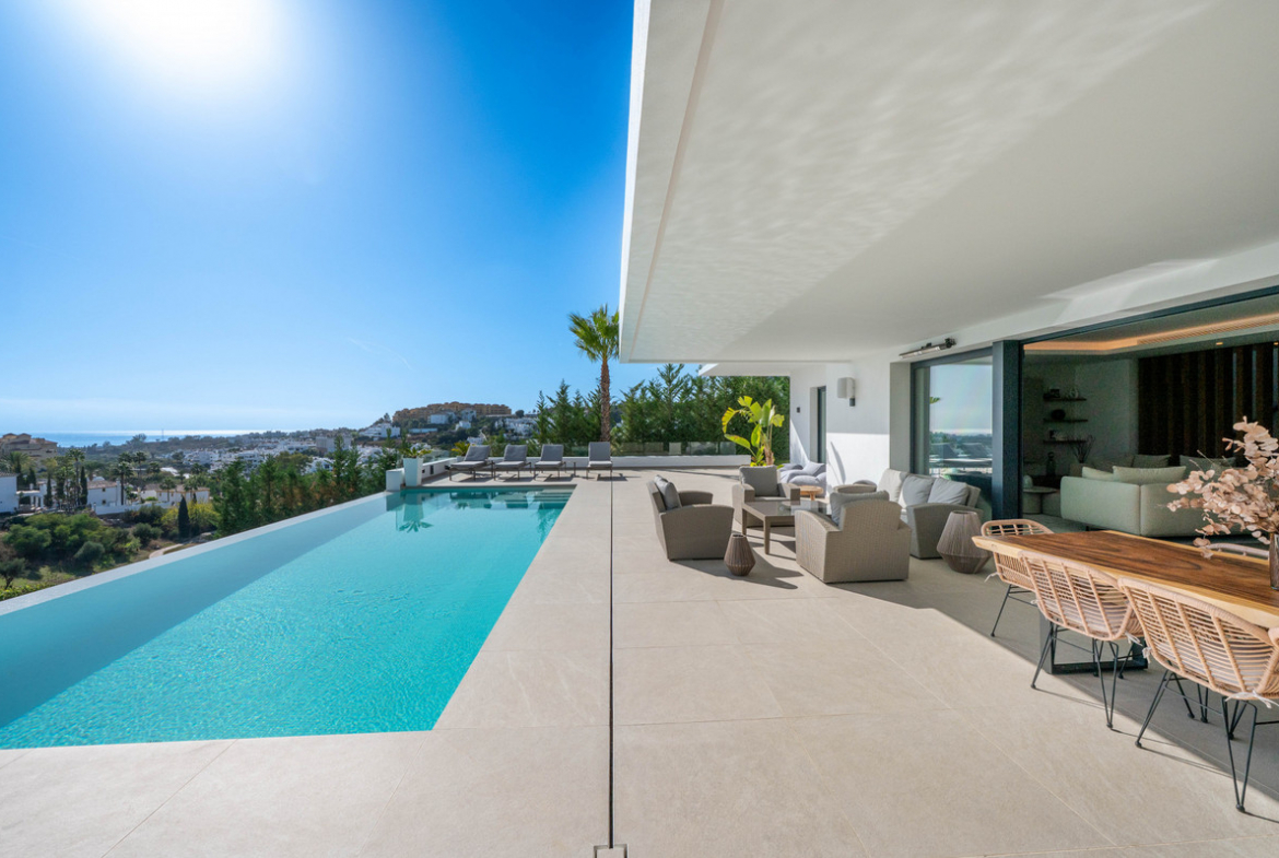 New Golden Mile Estepona villa 6 Bedrooms