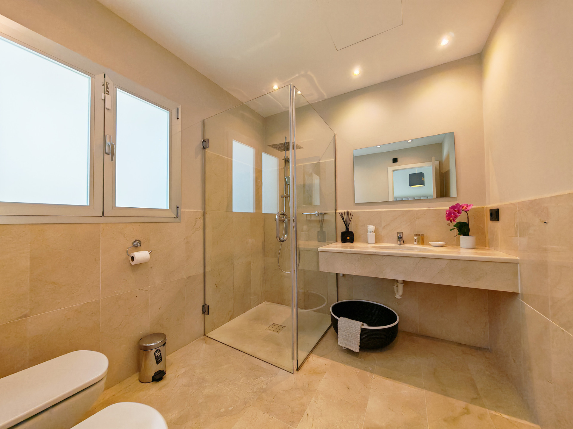 luxo-estate-16 El Rosario Marbella villa 3 Bedrooms