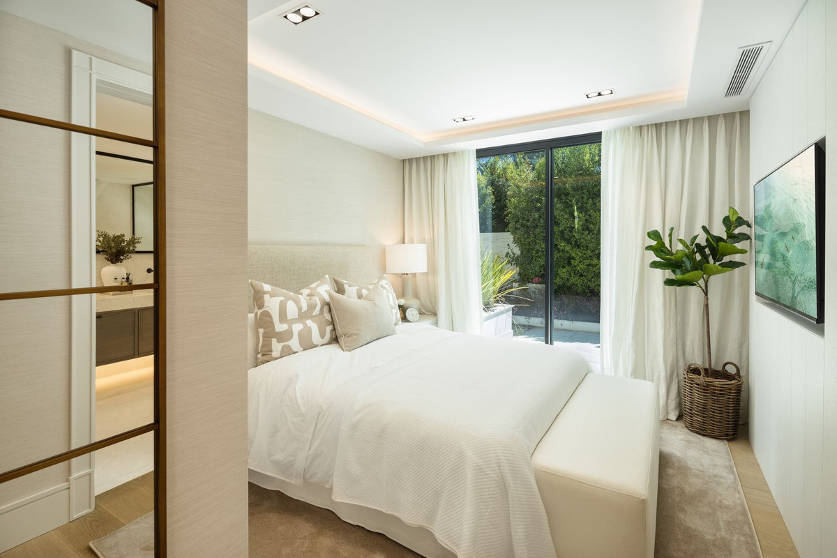 luxo-estate-16 Nueva Andalucia Marbella villa 7 Bedrooms