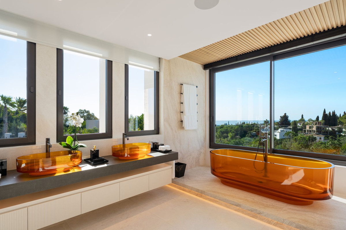 luxo-estate-16 Marbella Golden Mile Marbella villa 5 Bedrooms