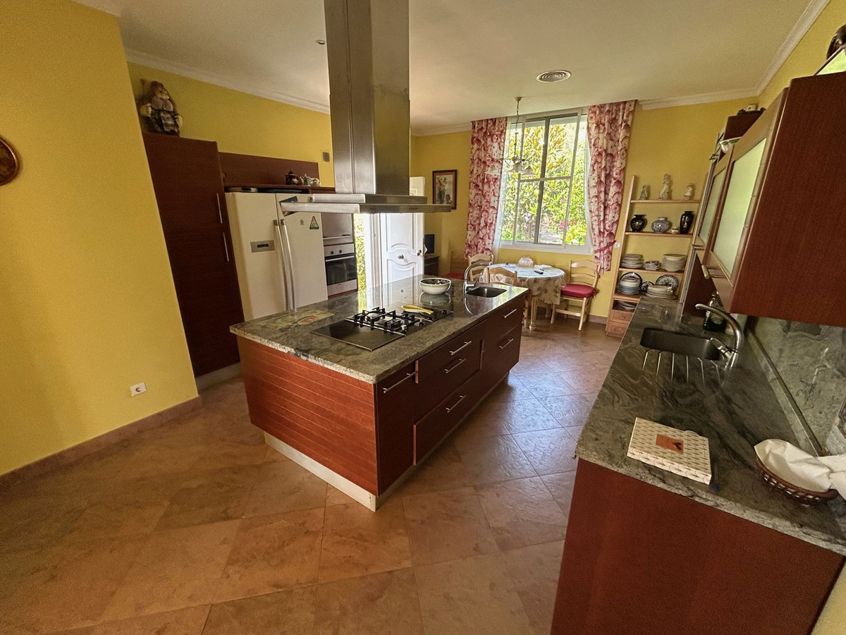 Estepona villa 7 Bedrooms