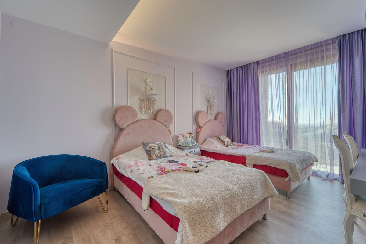 Benahavis apartment 4 Bedrooms