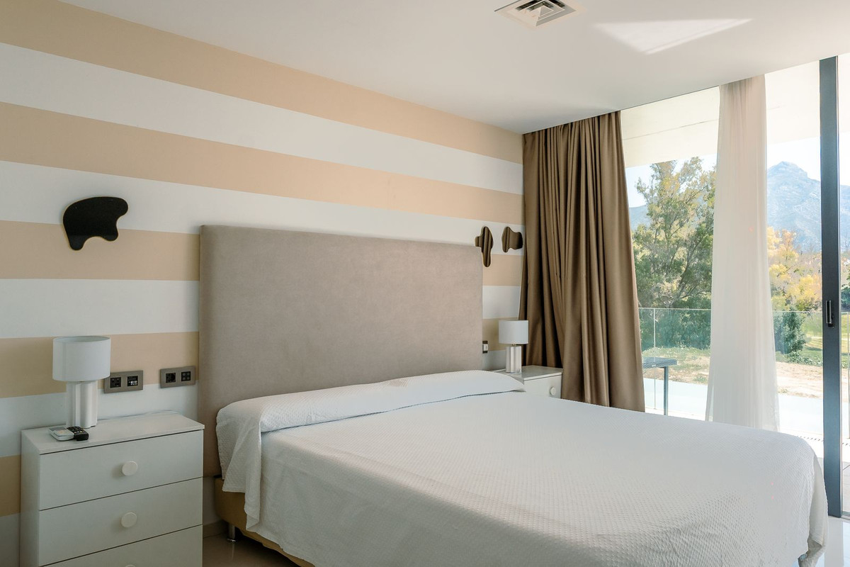 Nueva Andalucia Marbella villa 5 Bedrooms
