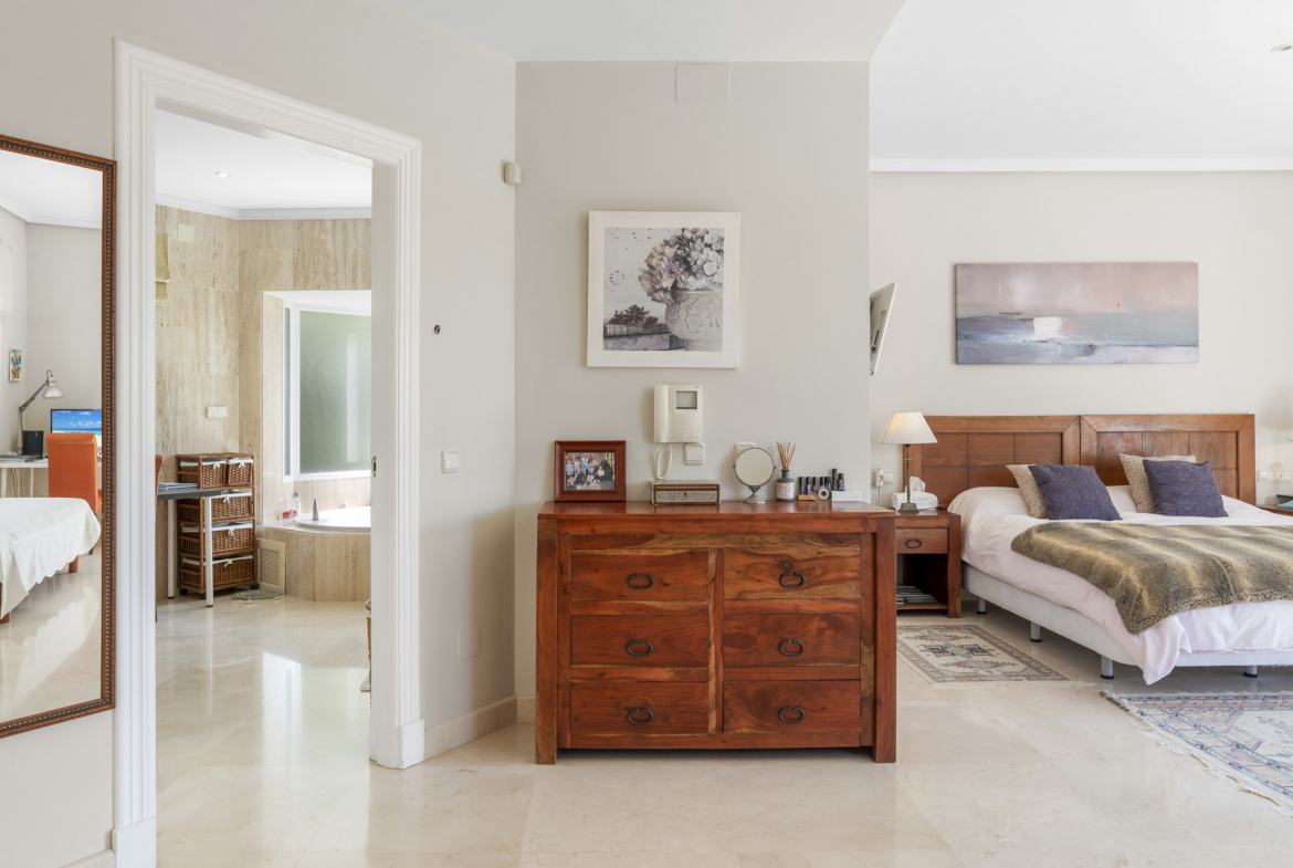 El Paraiso Alto Benahavis villa 6 Bedrooms
