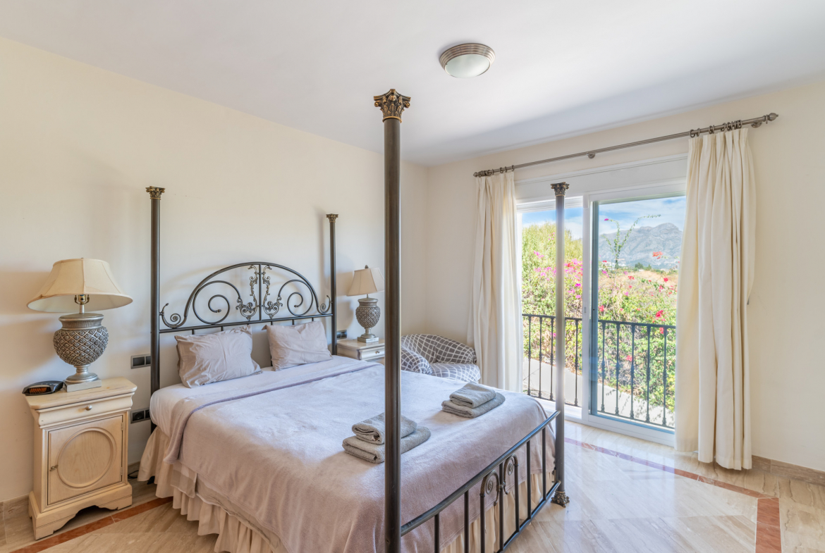 Los Almendros Benahavis villa 5 Bedrooms