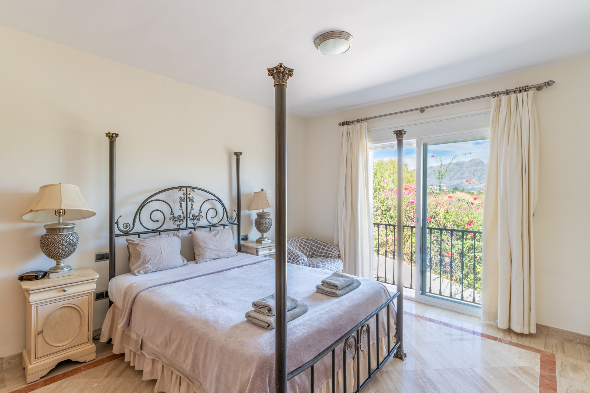 Los Almendros Benahavis villa 5 Bedrooms