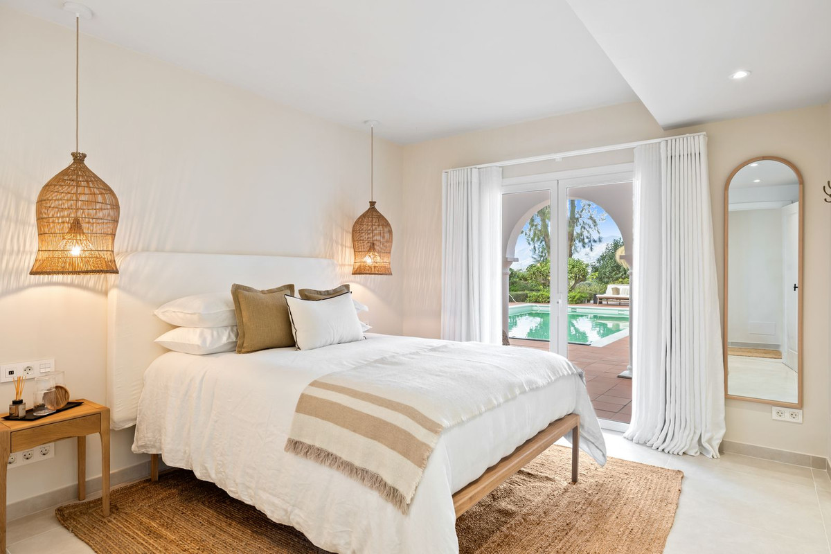 luxo-estate-16 Las Chapas Marbella villa 3 Bedrooms