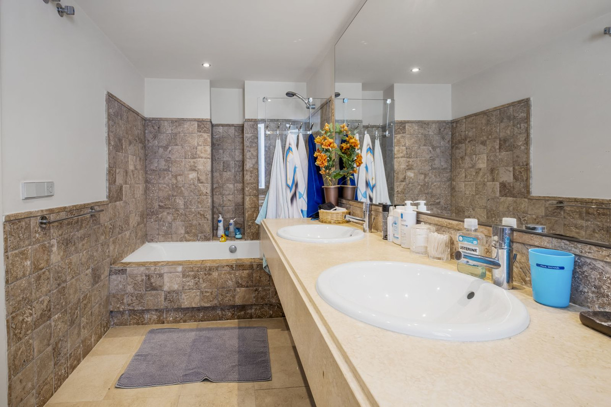 luxo-estate-16 Los Flamingos Benahavis penthouse 3 Bedrooms