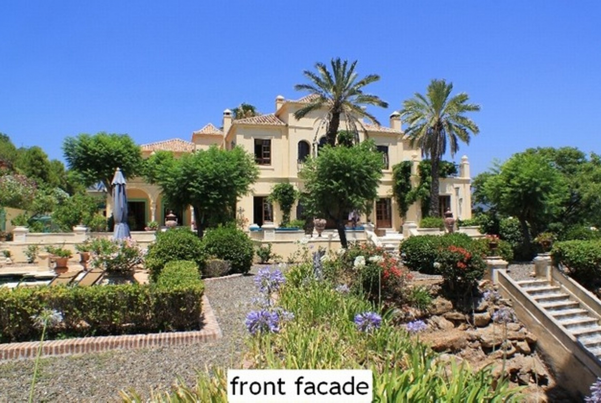 Marbella villa 8 Bedrooms