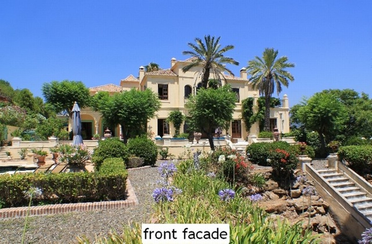 luxo-estate-16 Marbella villa 8 Bedrooms