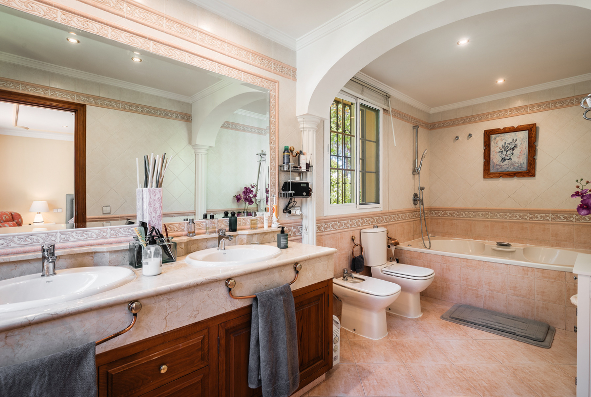 Nueva Andalucia Marbella villa 5 Bedrooms