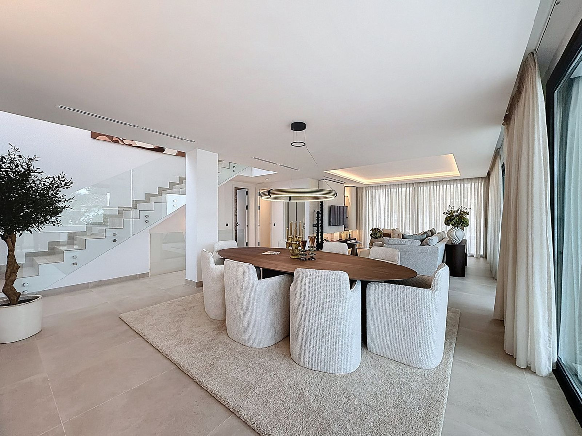 Nagueles Marbella villa 5 Bedrooms