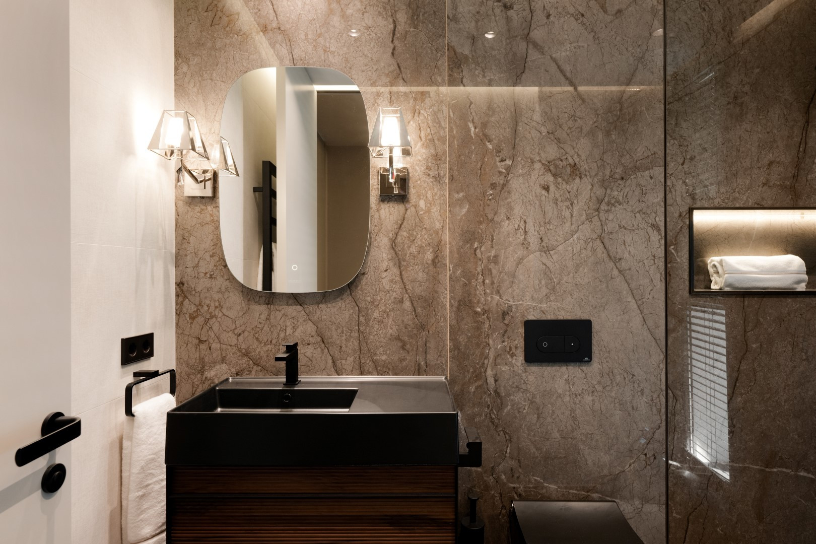 luxo-estate-16 Marbella Golden Mile Marbella villa 5 Bedrooms