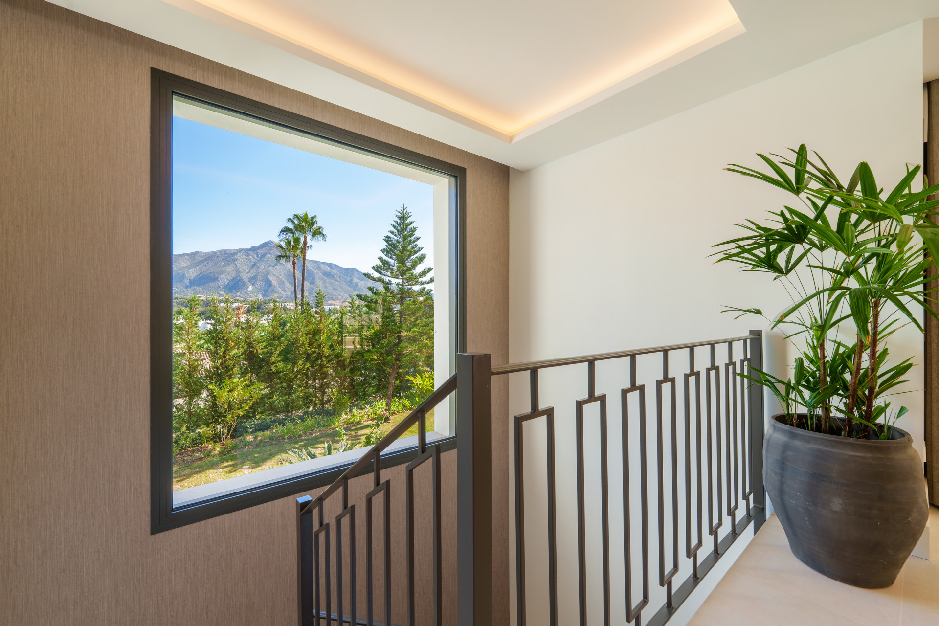 Nueva Andalucia Marbella villa 5 Bedrooms