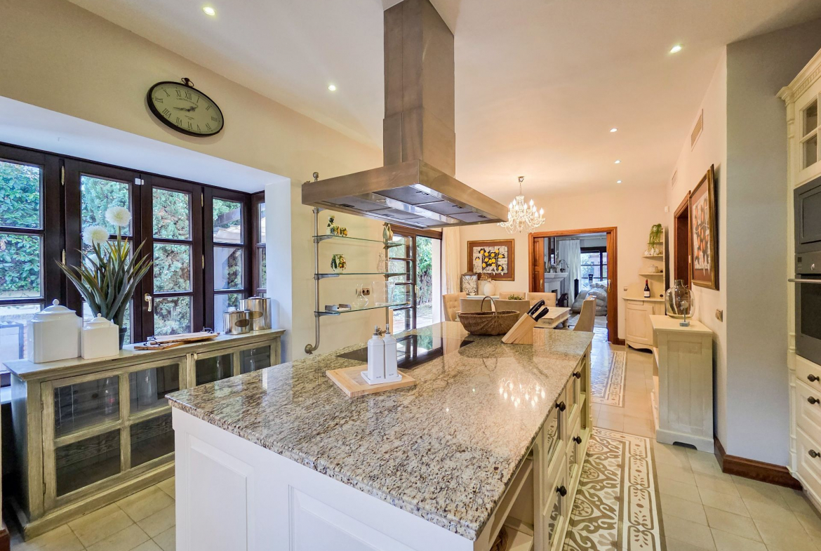 Marbella Golden Mile Marbella villa 5 Bedrooms