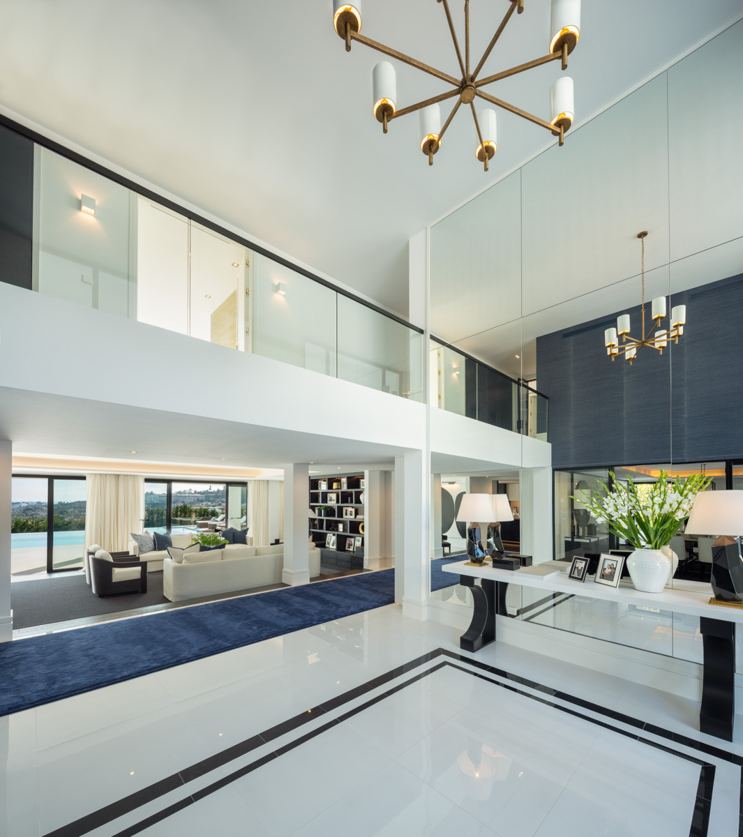 luxo-estate-16 Nueva Andalucia Marbella villa 5 Bedrooms