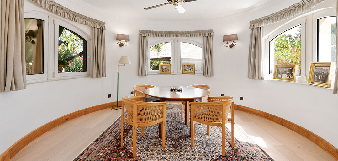 Estepona villa 8 Bedrooms