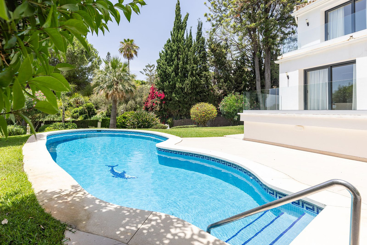 Las Chapas Marbella villa 4 Bedrooms