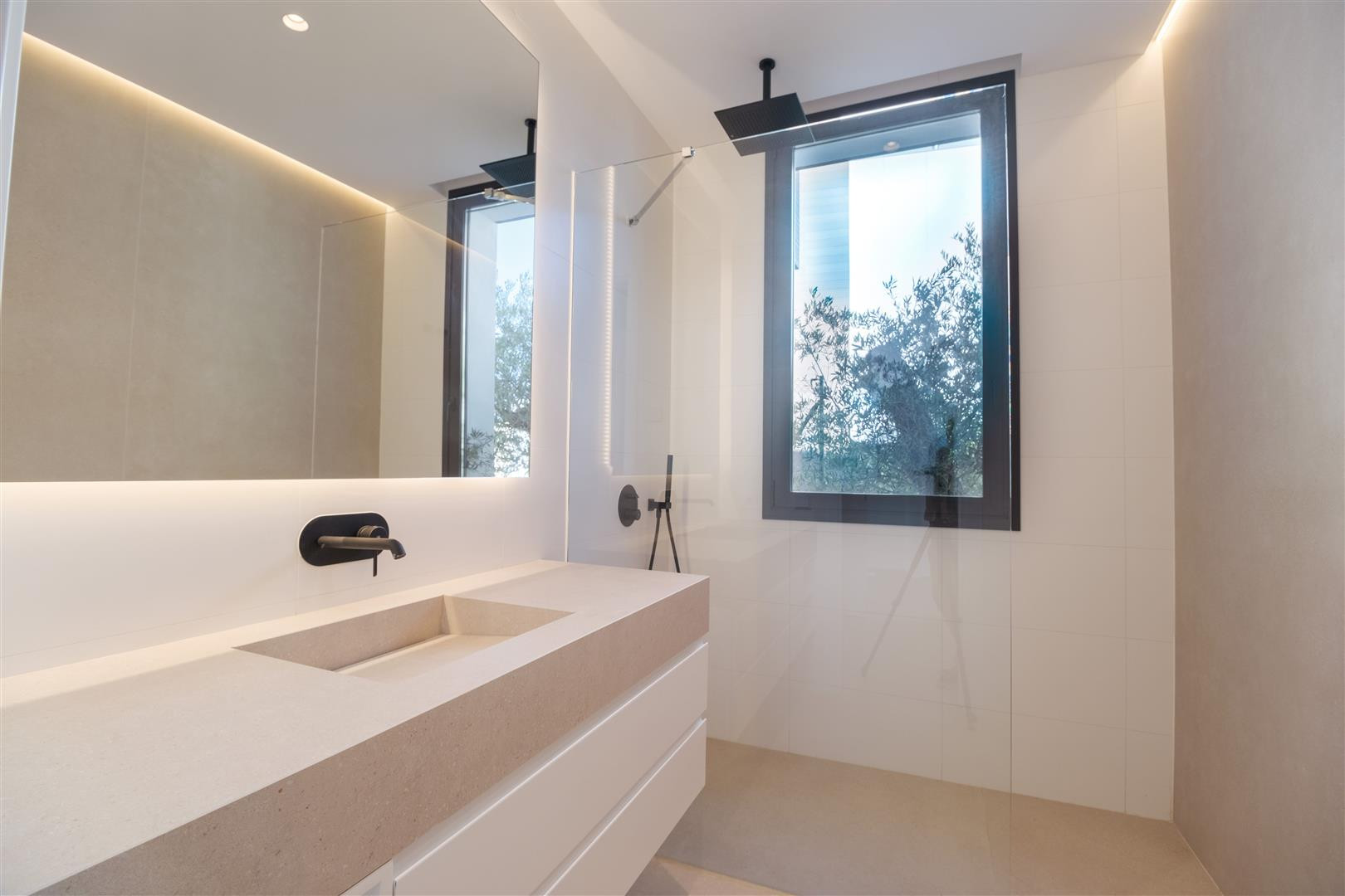 luxo-estate-16 Puerto Banus Marbella villa 4 Bedrooms