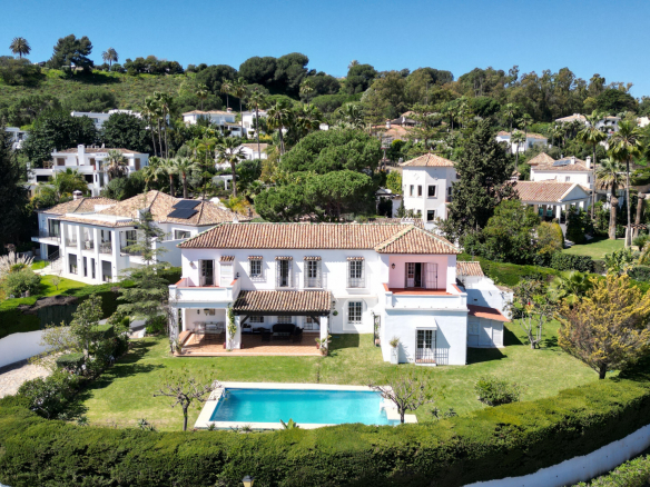 Nueva Andalucia Marbella villa 6 Bedrooms