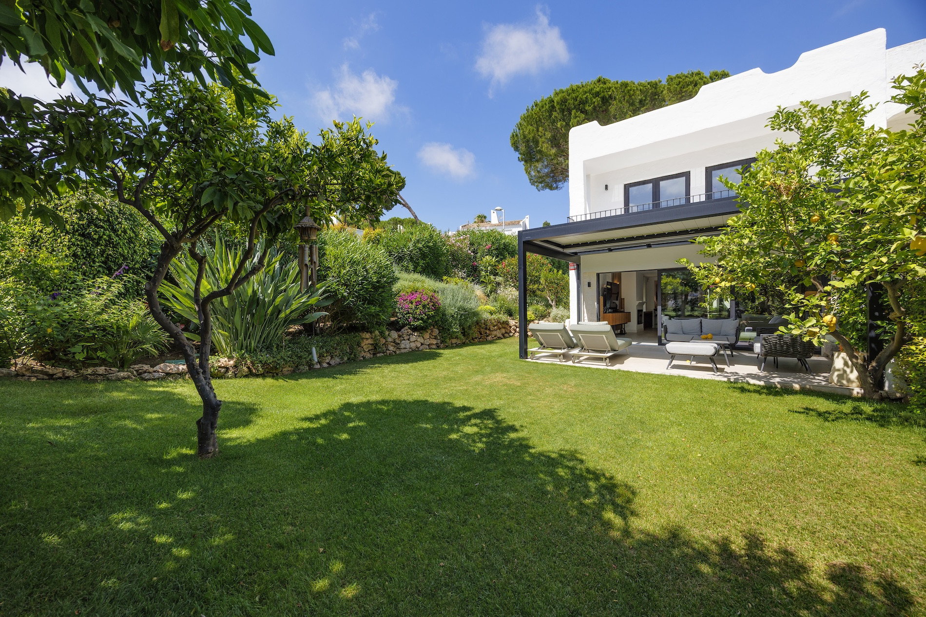 Nueva Andalucia Marbella villa 3 Bedrooms