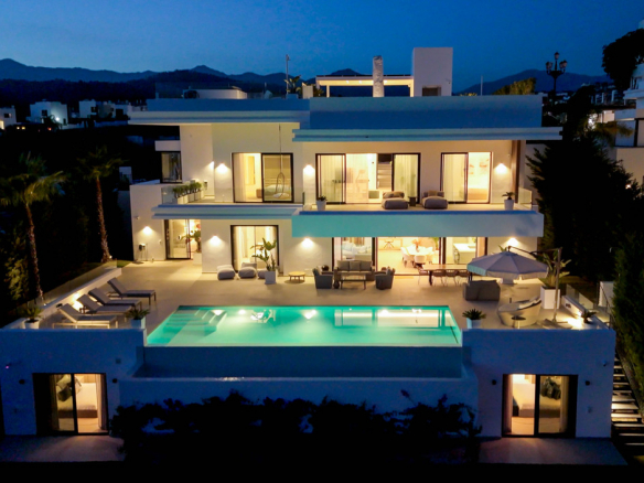 New Golden Mile Estepona villa 6 Bedrooms