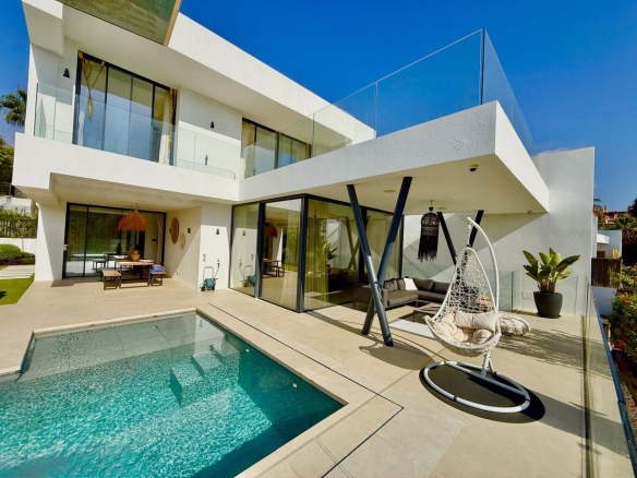Estepona villa 4 Bedrooms