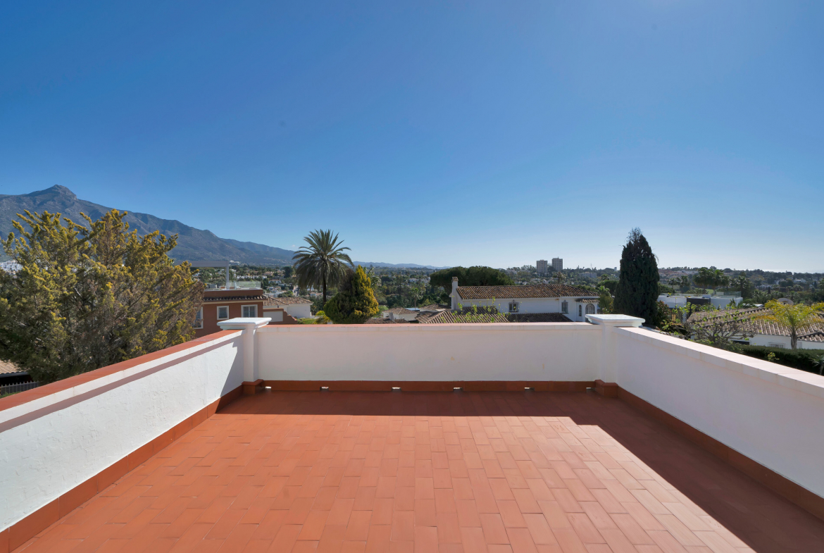 Nueva Andalucia Marbella villa 6 Bedrooms