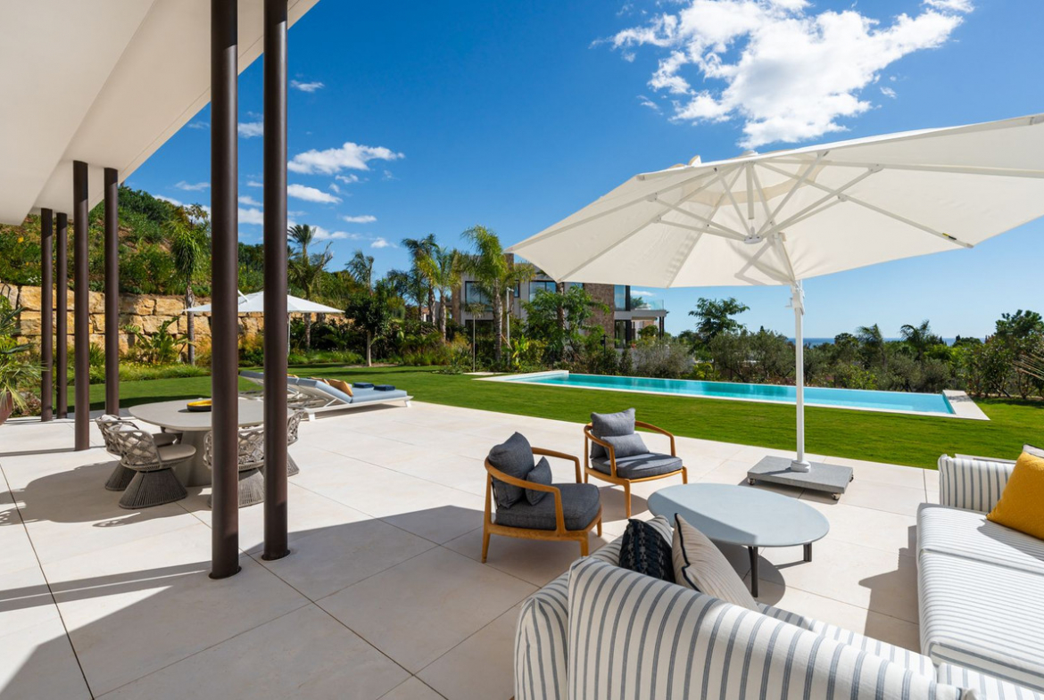 Luxury Villa for Sale in Marbella Hill Club | Golden Mile