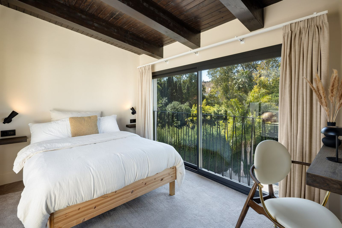 Nueva Andalucia Marbella villa 5 Bedrooms