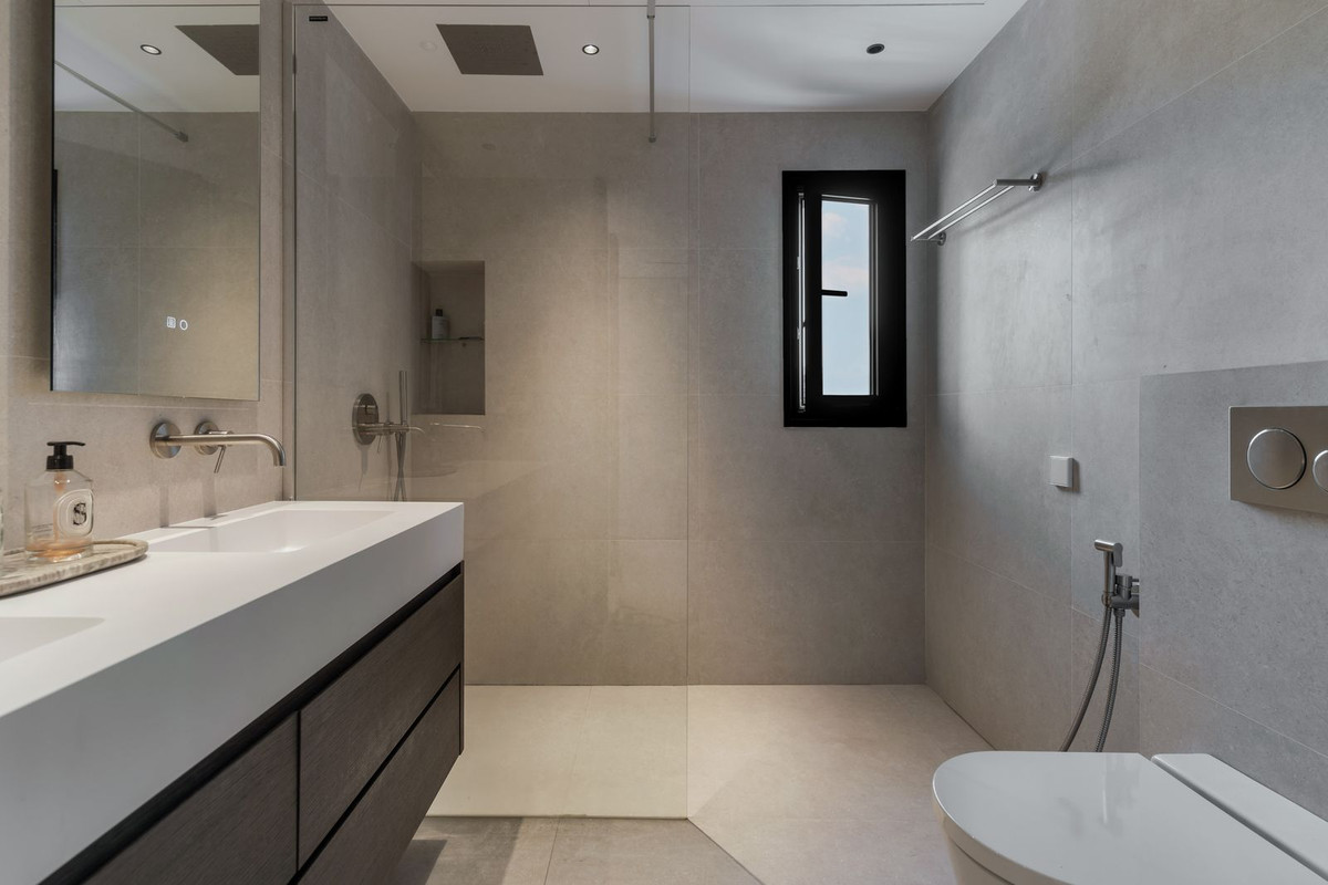luxo-estate-18 Puerto Banus Marbella penthouse 3 Bedrooms