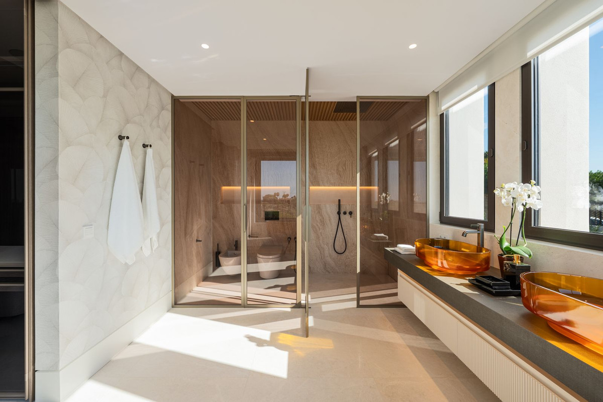 luxo-estate-18 Marbella Golden Mile Marbella villa 5 Bedrooms