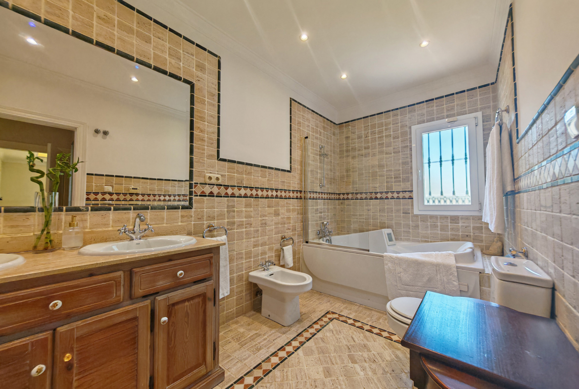 Elviria Marbella villa 4 Bedrooms