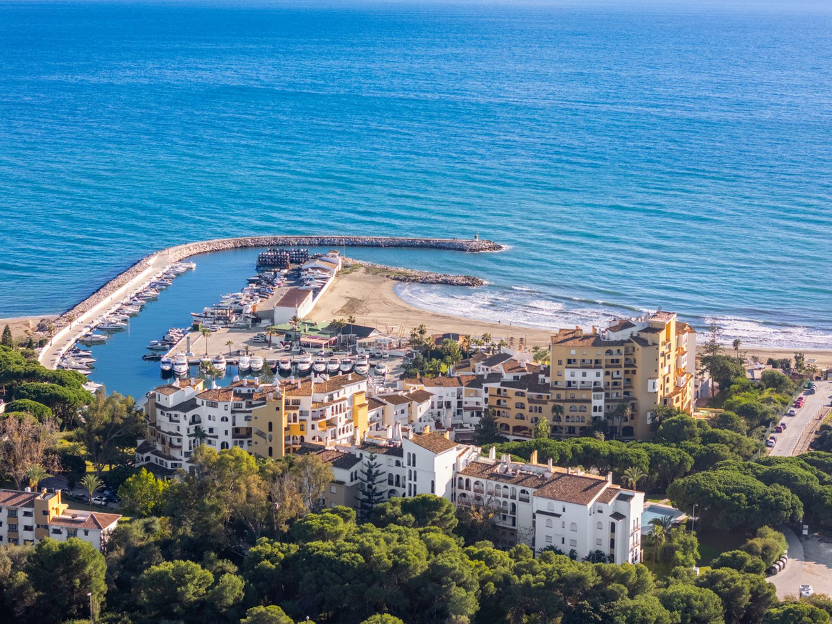 luxo-estate-18 Marbesa Marbella villa 4 Bedrooms