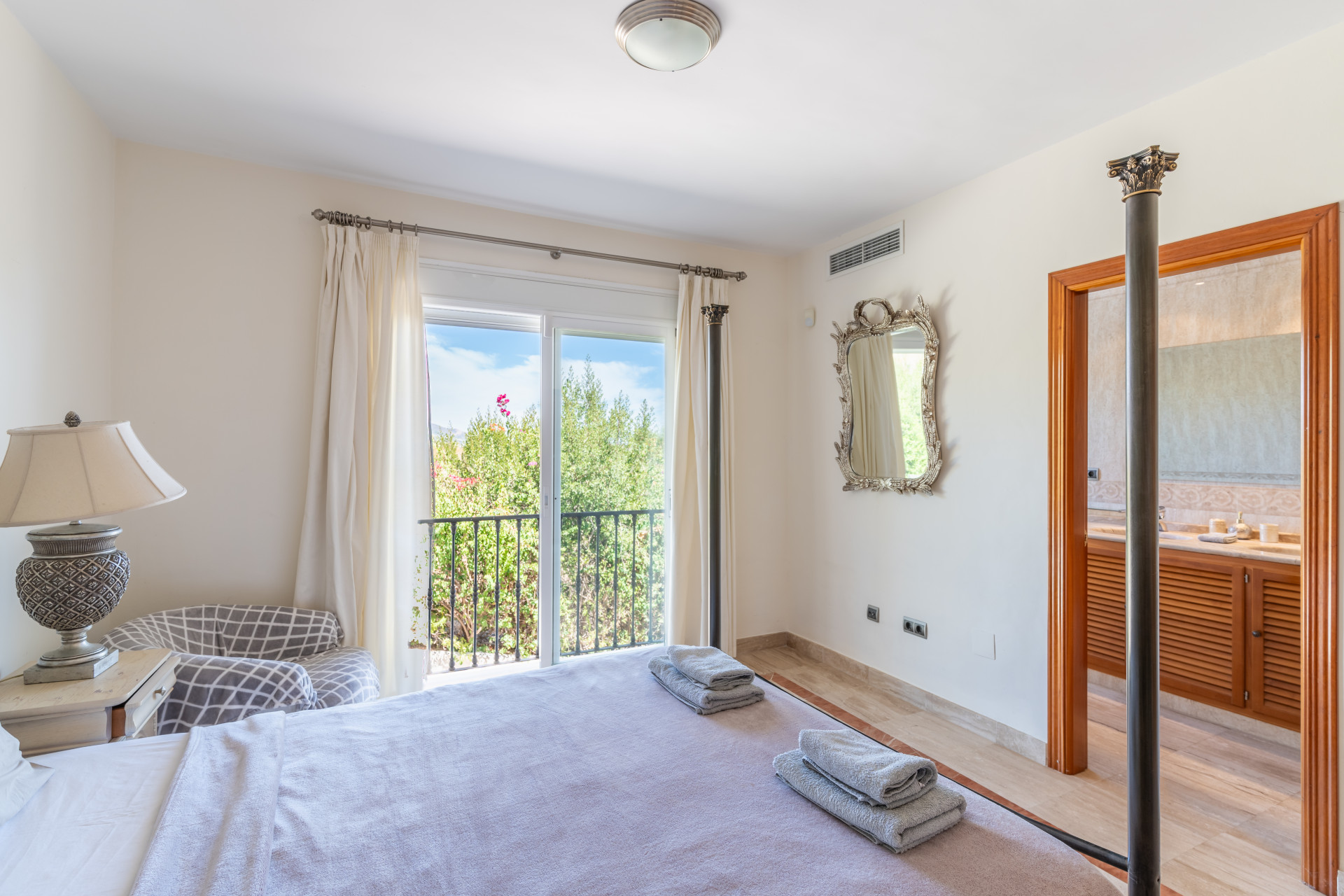 Los Almendros Benahavis villa 5 Bedrooms