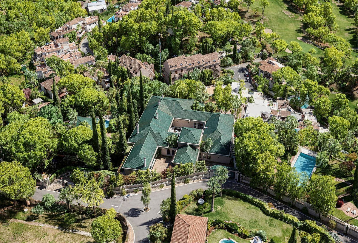 luxo-estate-18 Rio Real Marbella villa 10 Bedrooms