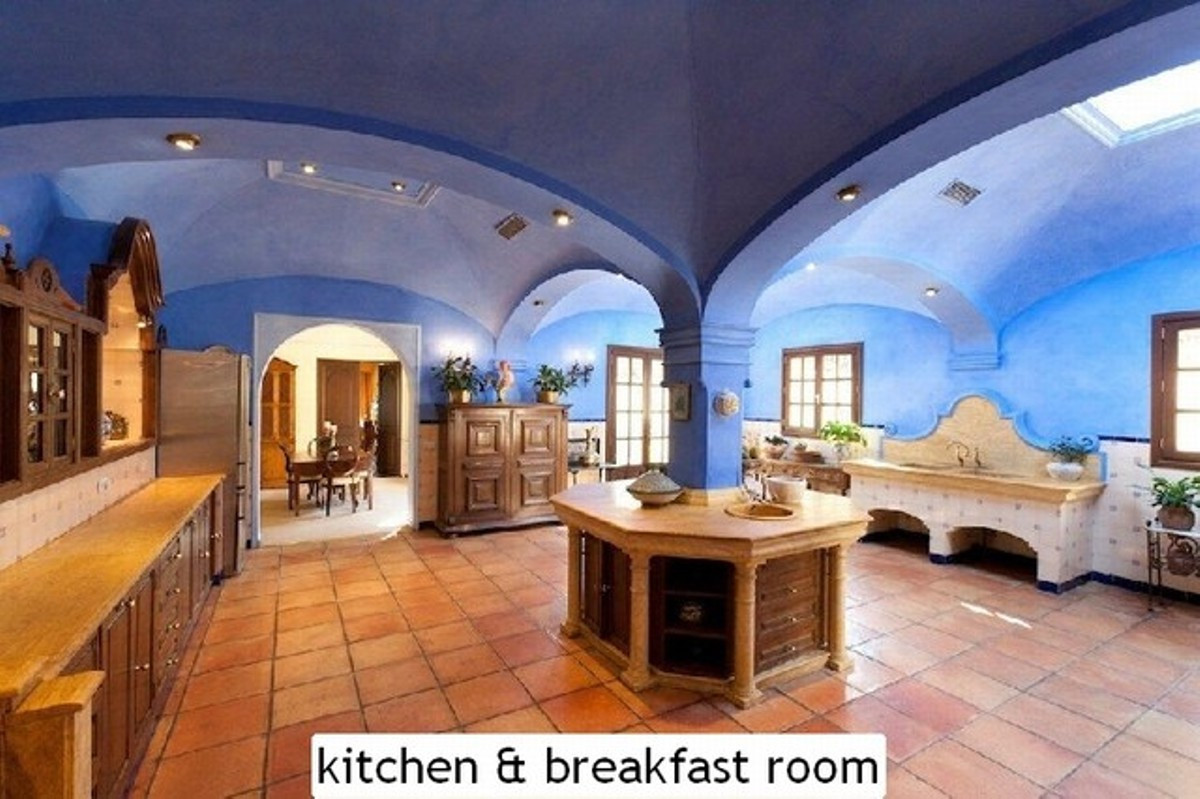 luxo-estate-18 Marbella villa 8 Bedrooms