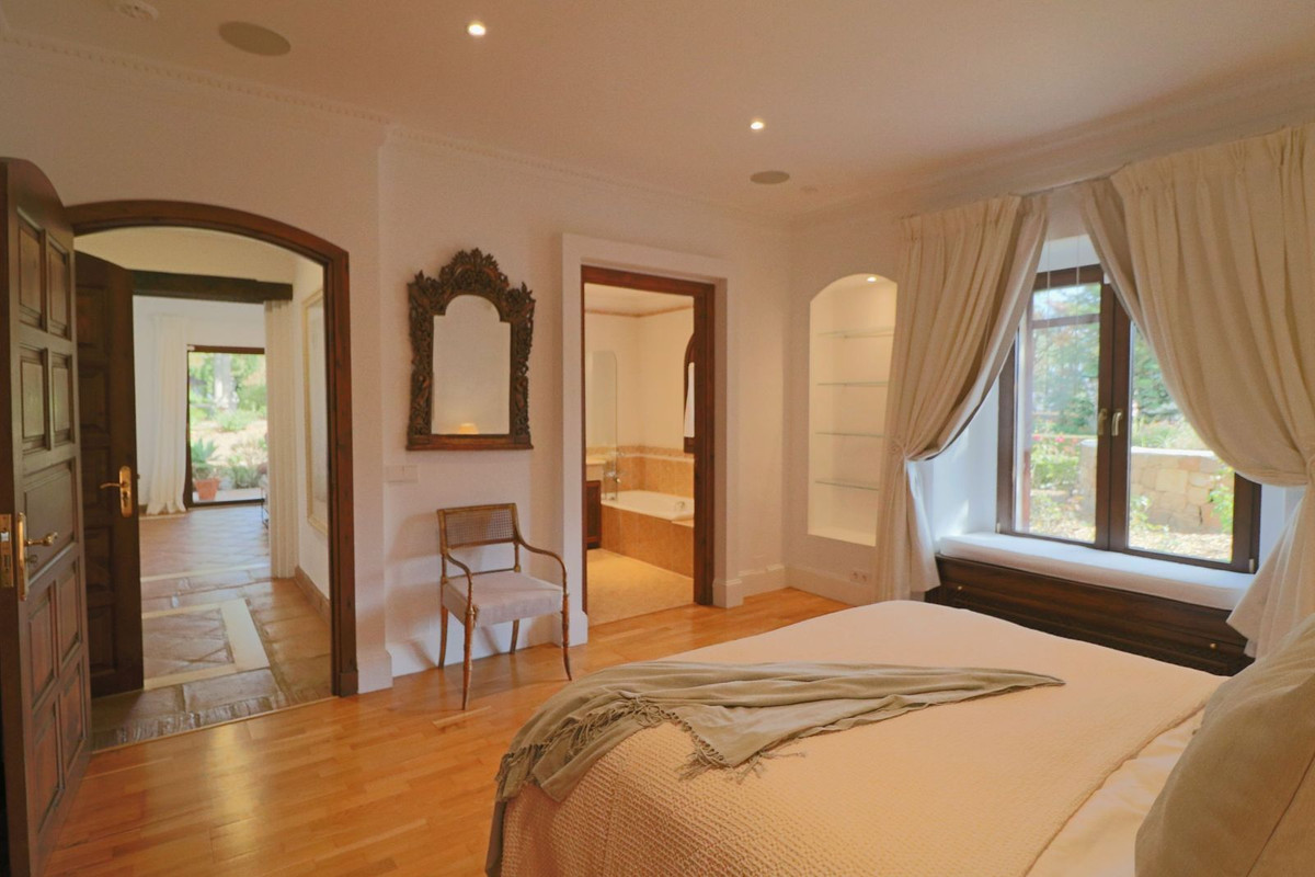 luxo-estate-18 La Mairena Marbella country-house 7 Bedrooms