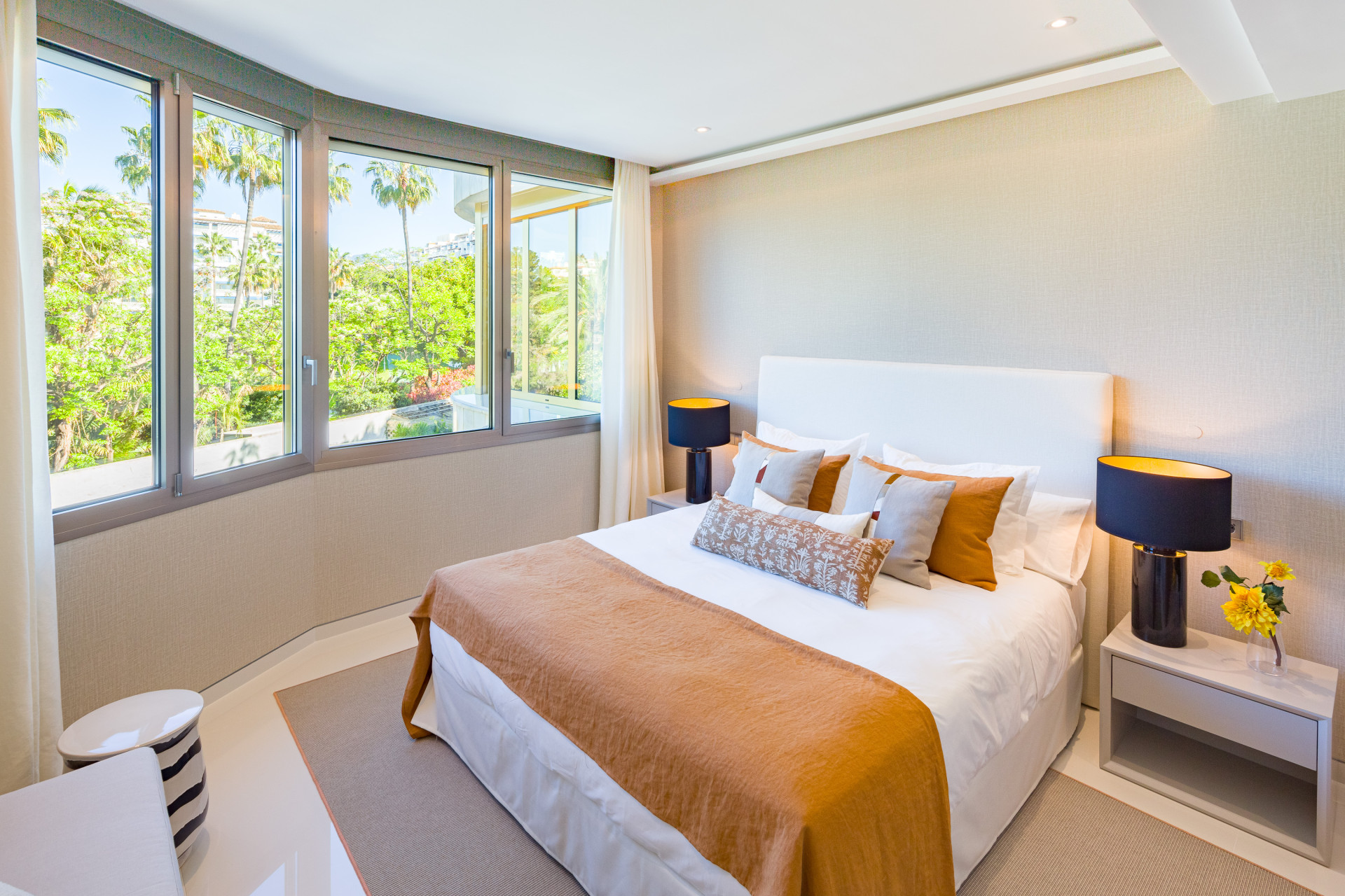 luxo-estate-18 Puerto Banus Marbella apartment 4 Bedrooms